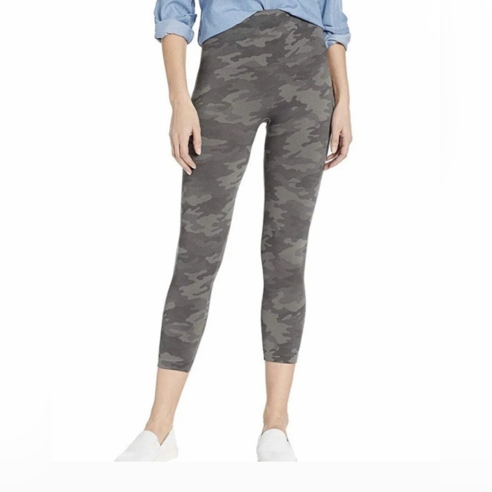 NWT Spanx Cropped Lamn Dessert Camo Streetwear Leggings Medium